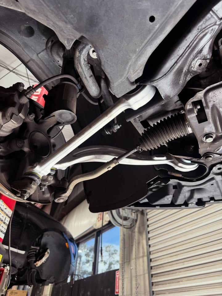 Mercedes GLK350 in for control arms and…