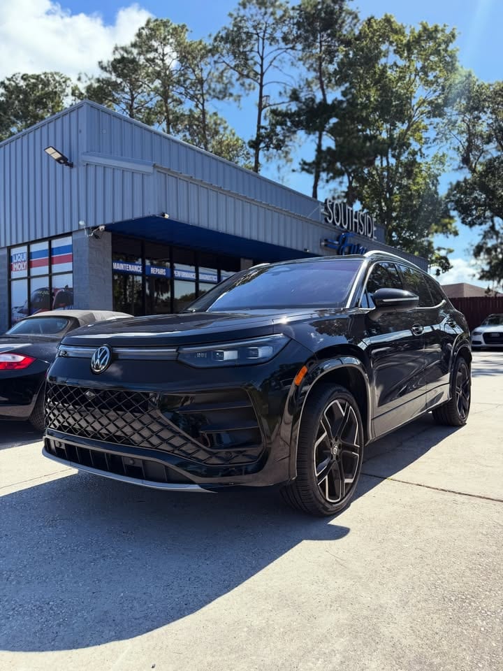 Tiguan R line in for a Liqui Moly oil se…